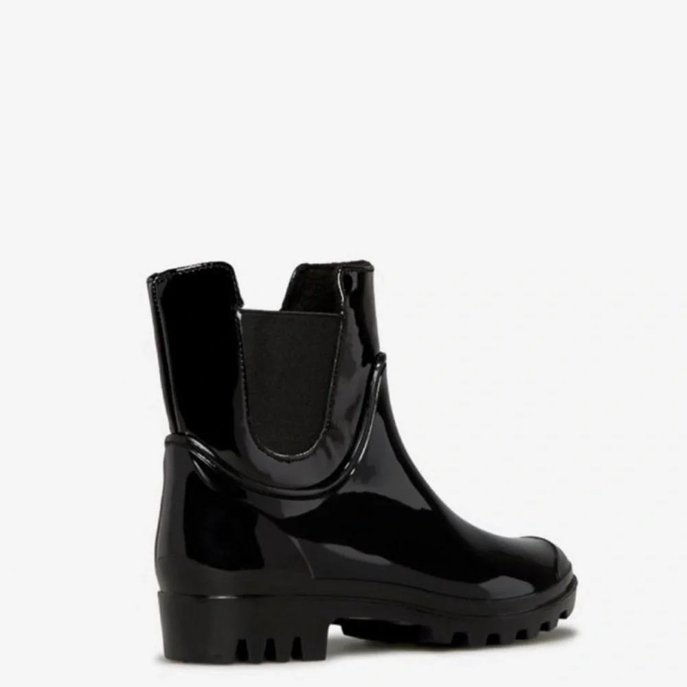 Black Chelsea Boot For That Wet Weather